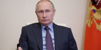 El presidente de Rusia Vladímir Putin se vacuna contra el coronavirus