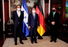 Cartas credenciales presentan 11 nuevos embajadores al presidente Hernández