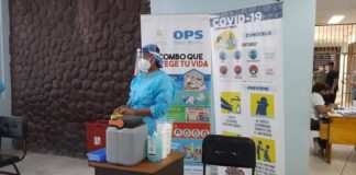 Aplican primeras dosis de vacuna contra el Covid-19 a personal de Hospital Santa Teresa
