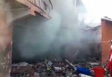 Un muerto y un herido al caer en una casa una avioneta militar de Bolivia