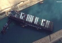 El canal de Suez sigue bloqueado por tercer día y más de 200 barcos esperan