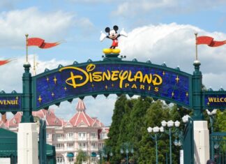 El parque Disneyland París aplaza sin fecha de su reapertura por la Covid