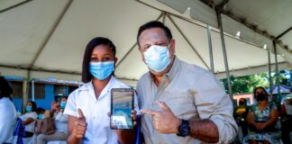 Estudiantes de Atlántida reciben Tablet electrónicas