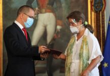 La embajadora de la UE abandona Venezuela tras ser expulsada por Maduro