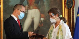 La embajadora de la UE abandona Venezuela tras ser expulsada por Maduro