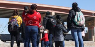 Desmantelan campamento en México pero migrantes llegan para cruzar a EE.UU.