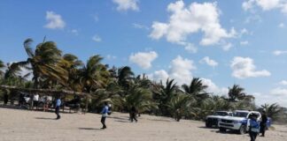 La Policía Nacional insta a cumplir las medidas de bioseguridad para protegerse del covid-19, durante la Semana Mayor