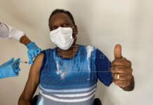 Pelé recibe la vacuna contra Covid-19 y celebra el momento «inolvidable»