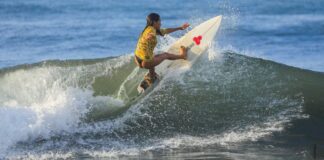 Surfista salvadoreña muere al ser alcanzada por un rayo