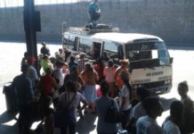 Tras sumarse empleados del sector privado al feriado, terminales de buses se encuentran abarrotados