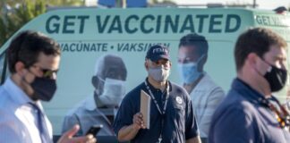 Miami pone en marcha el primer centro federal de vacunación contra la covid