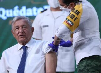López Obrador recibe la segunda dosis de vacuna anticovid de AstraZeneca