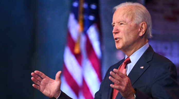 Biden dice que EE.UU. aún está saliendo del «colapso económico» por la covid