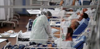 Brasil rebasa las 380.000 muertes por covid-19, con 3.472 en el último día