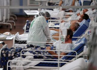 Brasil rebasa las 380.000 muertes por covid-19, con 3.472 en el último día