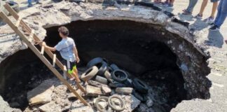 Se forma un enorme agujero en la carretera CA-5 a la altura de Santa Cruz de Yojoa