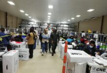 Jefe de las FFAA y Consejeros del CNE realizaron un recorrido por el centro de escrutinio definitivo