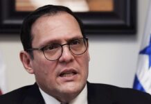 Canciller de Honduras busca en Rusia acelerar la entrega de vacunas Sputnik V