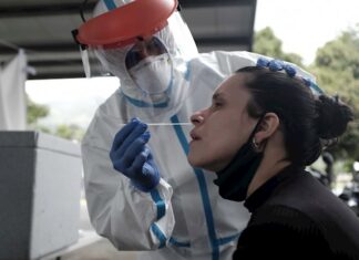 Francia supera la barrera de los 100.000 muertos por el coronavirus