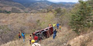 Aparatoso accidente vehicular a la altura de la aldea de Bartolo, Cantarranas