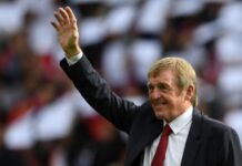 Kenny Dalglish, aliviado con la retirada del Liverpool