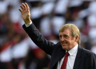 Kenny Dalglish, aliviado con la retirada del Liverpool
