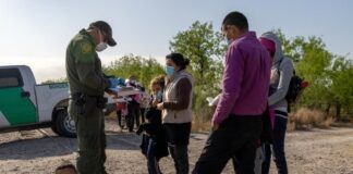 Texas endurece medidas contra migrantes y mantendrá la construcción del muro
