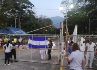 Amanecen tomadas las instalaciones de la UNAH-VS por estudiantes de odontología