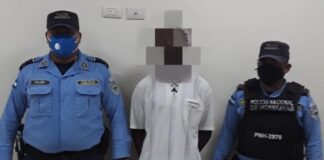 Policías arrestan a dos personas acusadas por robo mediante intimidación en perjuicio de ofendido protegido