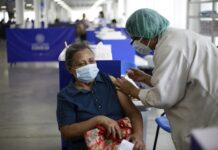 Bukele rechaza que el proceso de vacunación en El Salvador sea lento