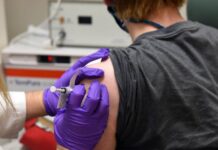 Estos son los estados de EE. UU que vacunarán a los extranjeros contra el COVID-19