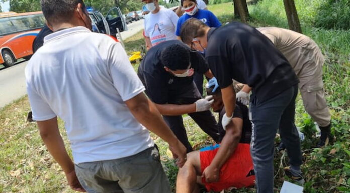 Jugadores del equipo Vida interrumpen viaje para auxiliar a heridos en accidente