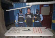 Sujeto es detenido por suponerlo responsable de los delitos de porte ilegal de arma de fuego y tráfico ilícito de droga