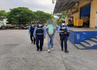 Arrestados individuos al momento que realizaban el traslado irregular de ocho ciudadanos extranjeros