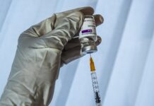 Chile se niega a aplicar vacuna AstraZeneca a mujeres menores de 55 años