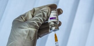 Chile se niega a aplicar vacuna AstraZeneca a mujeres menores de 55 años