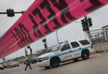 Niño latino tenía las manos arriba cuando un policía de Chicago le quitó la vida