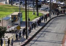 Mexicanos viajan a Estados Unidos para vacunarse contra la Covid-19