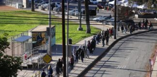 Mexicanos viajan a Estados Unidos para vacunarse contra la Covid-19