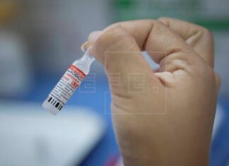 Primeras vacunas rusas Sputnik V comienzan a ser aplicadas en Honduras
