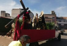 Resaltan en viacrucis labor de sanitarios y cuestionan corrupción en Honduras