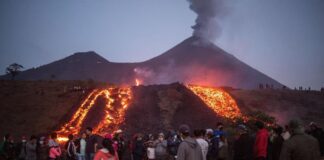 Nuevo flujo de lava del volcán Pacaya de Guatemala suma 1.600 metros de largo
