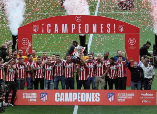 El Atlético de Madrid recibe la copa de campeón de Liga 2020-2021