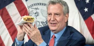 Alcalde de Nueva York ofrece hamburguesas y papas gratis a ciudadanos que se vacunen contra el Covid-19