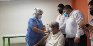 Vacunan contra el Covid-19 a periodistas, camarógrafos y fotógrafos en La Ceiba, Atlántida