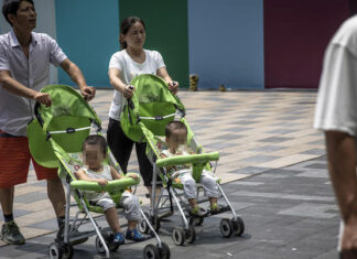 China permite a sus ciudadanos tener un tercer hijo