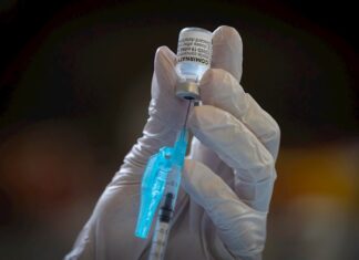 La Agencia Europea de Medicamentos aprueba el uso de Pfizer en adolescentes de 12 a 15 años
