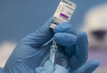 Eslovaquia suspende la aplicación de la vacuna AstraZeneca tras la muerte de una mujer por trombosis