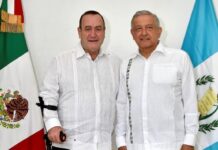 Presidente de Guatemala llega al Palacio Nacional de México para reunión