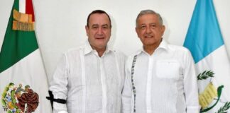 Presidente de Guatemala llega al Palacio Nacional de México para reunión